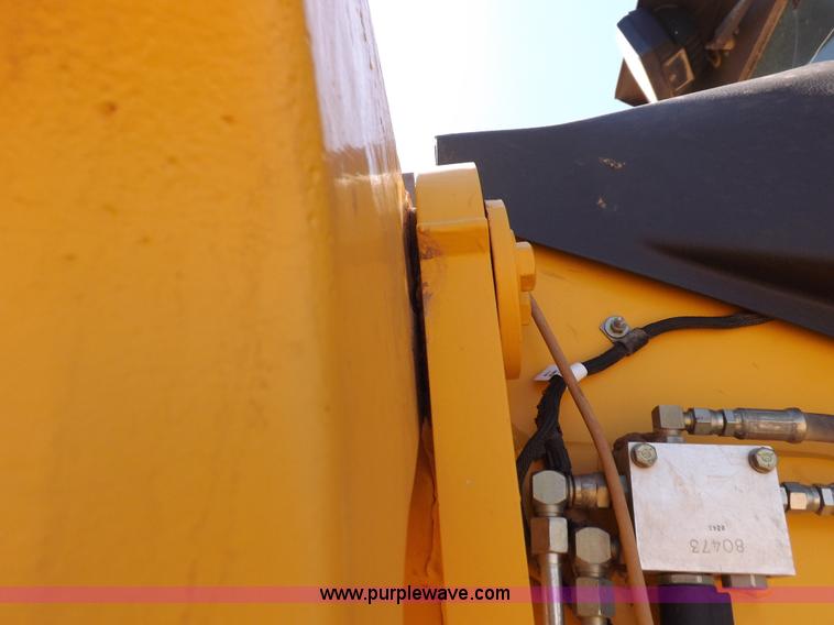 image for item H1801 2003 Volvo G720B articulated motor grader