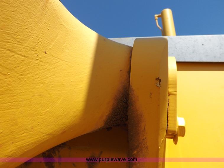 image for item H1801 2003 Volvo G720B articulated motor grader