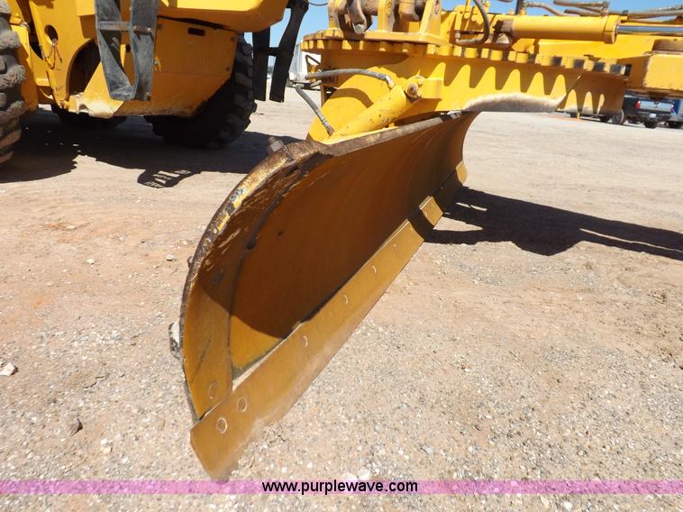 image for item H1801 2003 Volvo G720B articulated motor grader
