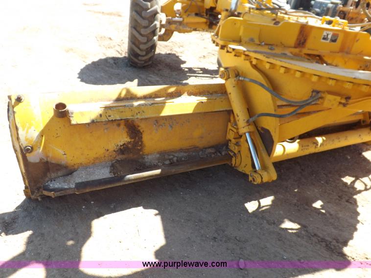 image for item H1801 2003 Volvo G720B articulated motor grader