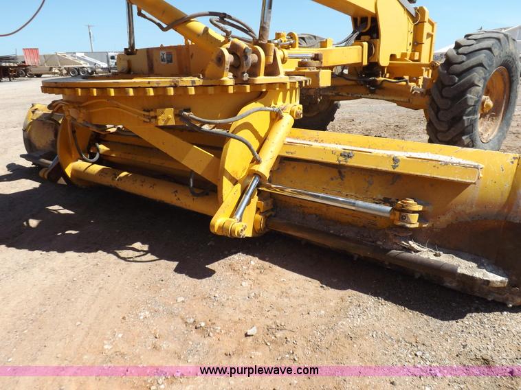 image for item H1801 2003 Volvo G720B articulated motor grader