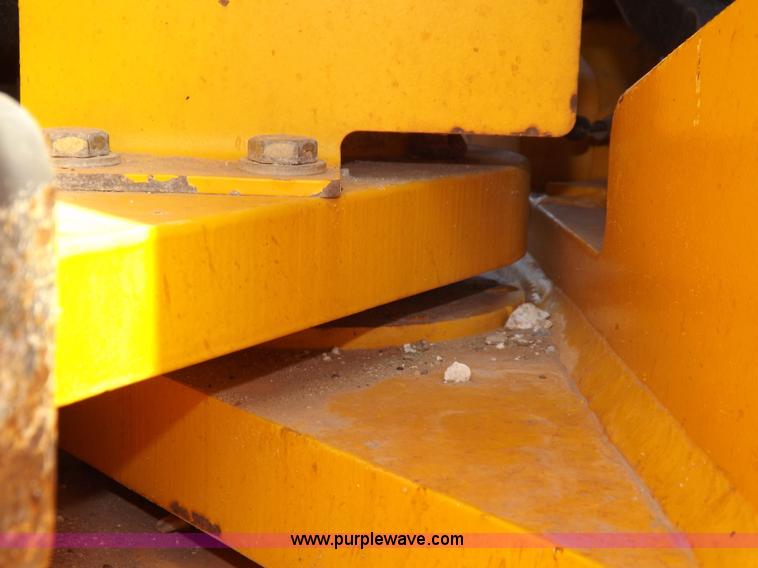 image for item H1801 2003 Volvo G720B articulated motor grader