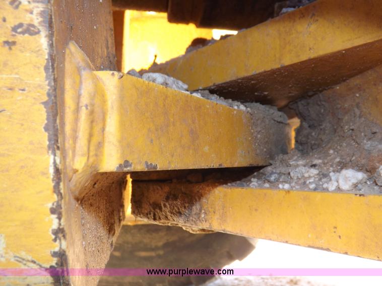 image for item H1801 2003 Volvo G720B articulated motor grader