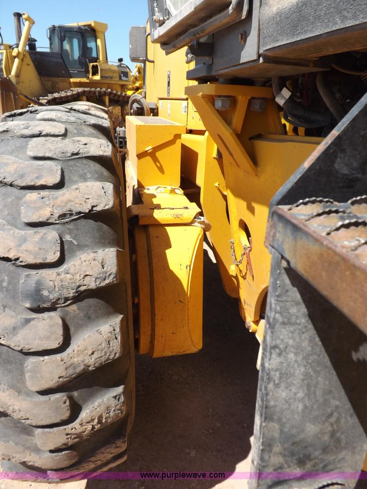 image for item H1801 2003 Volvo G720B articulated motor grader