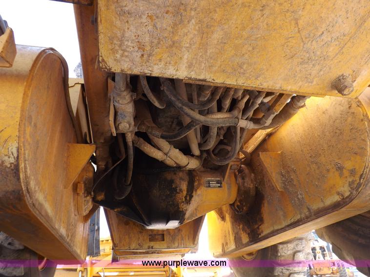 image for item H1801 2003 Volvo G720B articulated motor grader