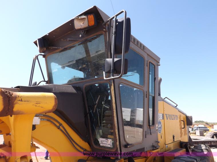 image for item H1801 2003 Volvo G720B articulated motor grader