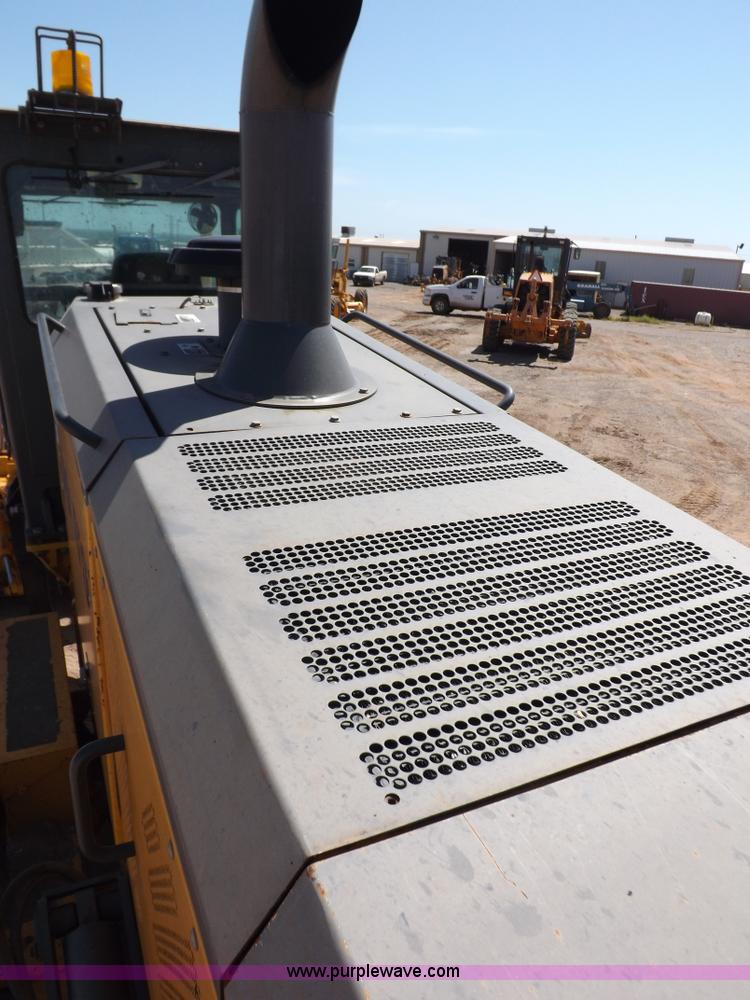 image for item H1801 2003 Volvo G720B articulated motor grader