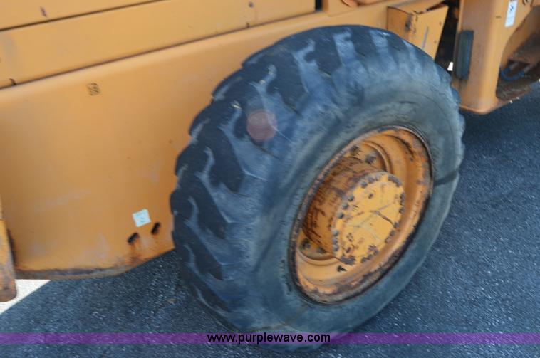image for item H2927 1999 Case 621C wheel loader