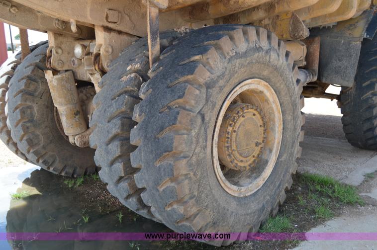 image for item H2938 1978 Caterpillar 769B haul truck