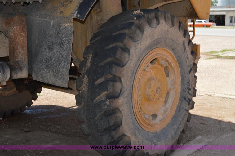 image for item H2938 1978 Caterpillar 769B haul truck