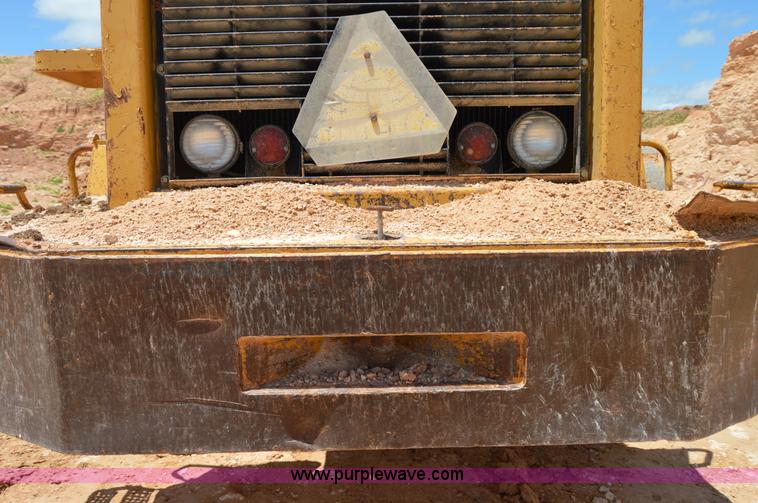 image for item H2940 1981 Caterpillar 988B wheel loader