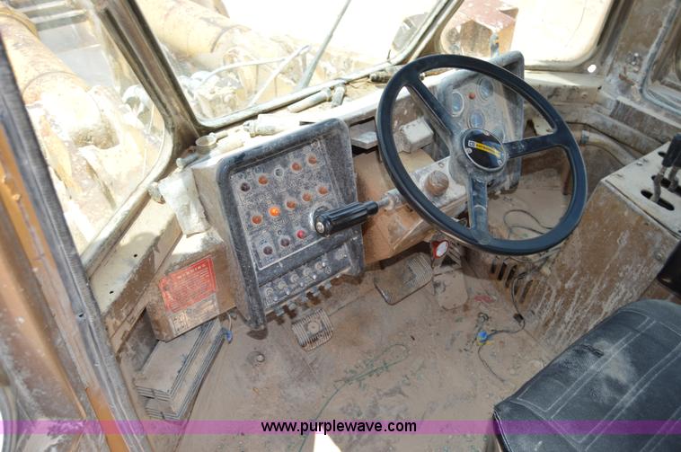 image for item H2940 1981 Caterpillar 988B wheel loader