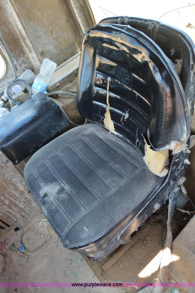 image for item H2940 1981 Caterpillar 988B wheel loader