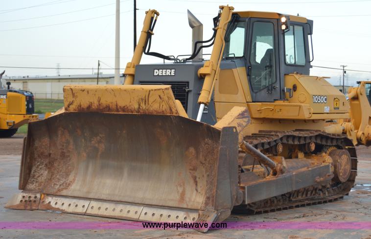 image for item H2951 2001 John Deere 1050C dozer
