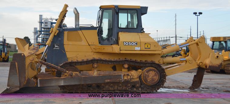 image for item H2951 2001 John Deere 1050C dozer