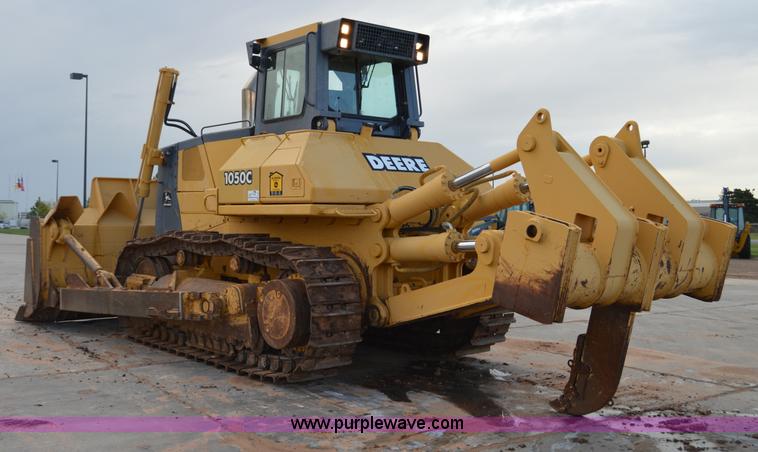 image for item H2951 2001 John Deere 1050C dozer