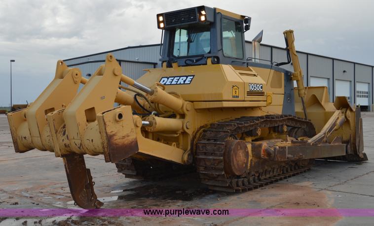 image for item H2951 2001 John Deere 1050C dozer