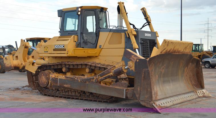 image for item H2951 2001 John Deere 1050C dozer
