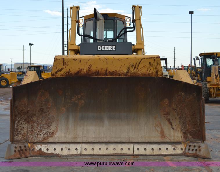 image for item H2951 2001 John Deere 1050C dozer