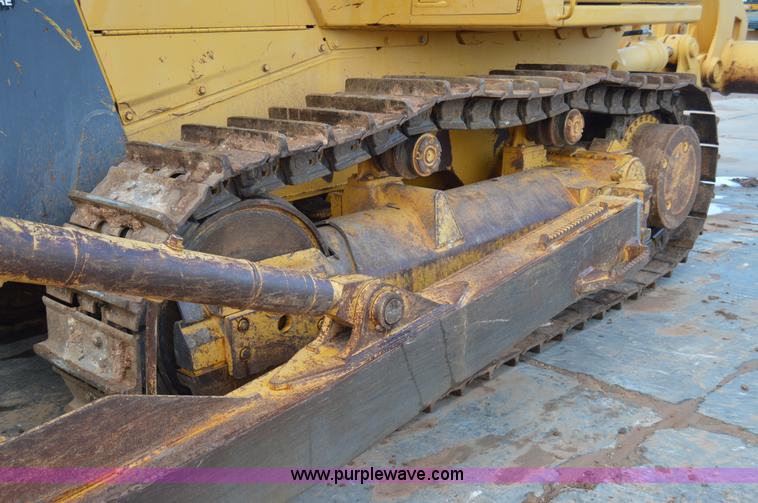 image for item H2951 2001 John Deere 1050C dozer