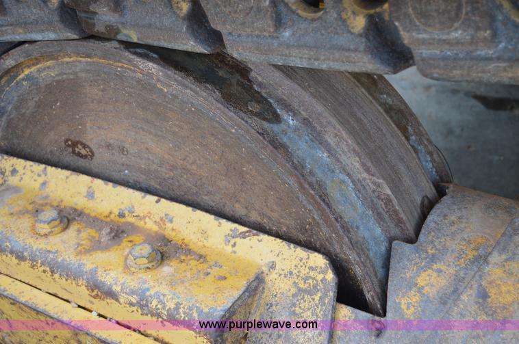 image for item H2951 2001 John Deere 1050C dozer