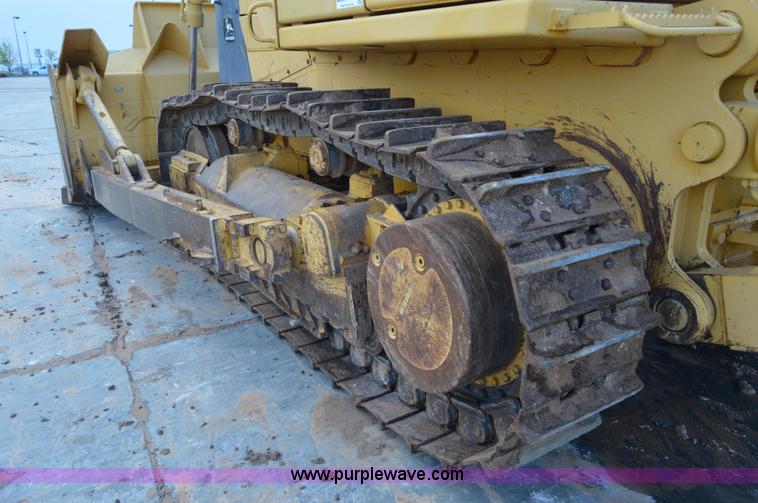 image for item H2951 2001 John Deere 1050C dozer