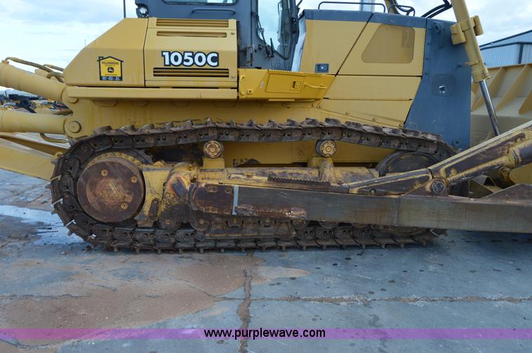 image for item H2951 2001 John Deere 1050C dozer