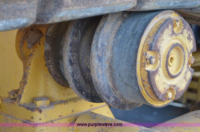 image for item H2951 2001 John Deere 1050C dozer