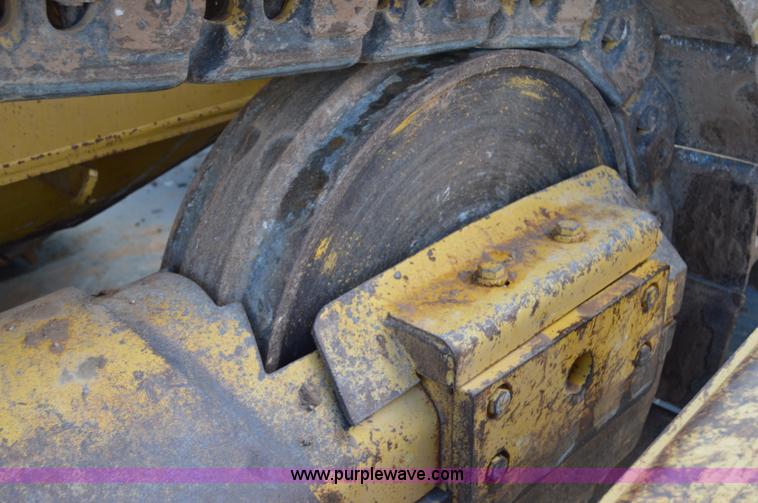 image for item H2951 2001 John Deere 1050C dozer