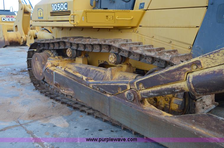 image for item H2951 2001 John Deere 1050C dozer