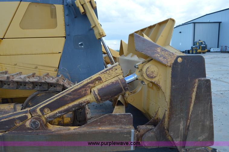 image for item H2951 2001 John Deere 1050C dozer