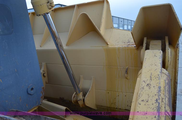 image for item H2951 2001 John Deere 1050C dozer