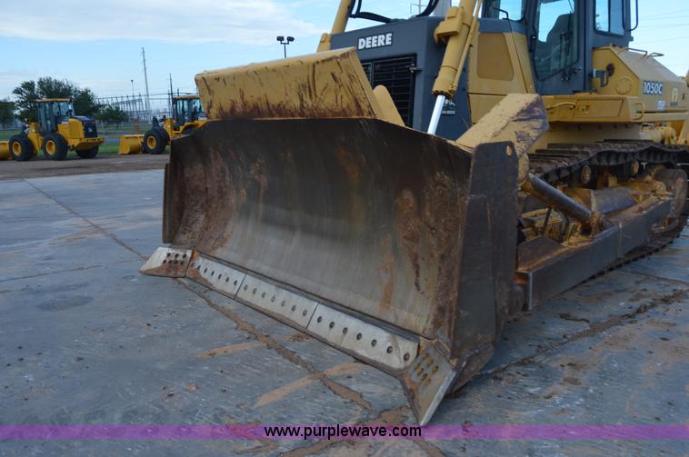 image for item H2951 2001 John Deere 1050C dozer