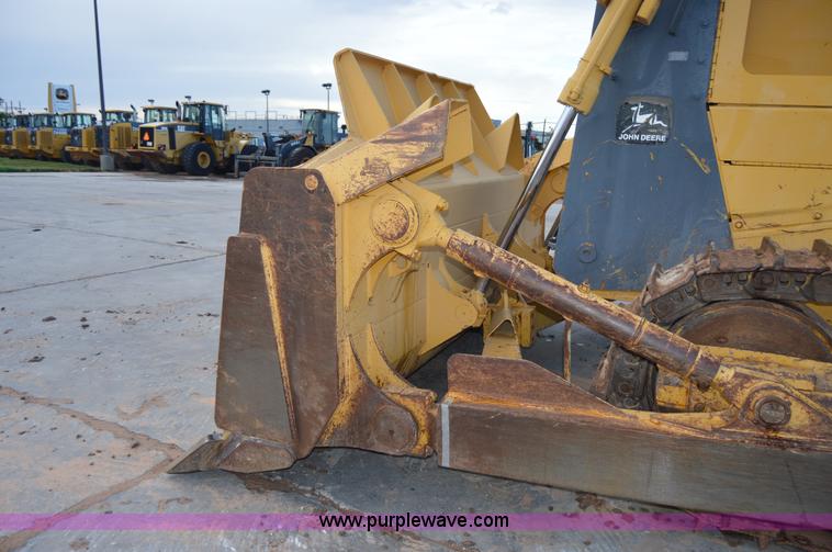 image for item H2951 2001 John Deere 1050C dozer