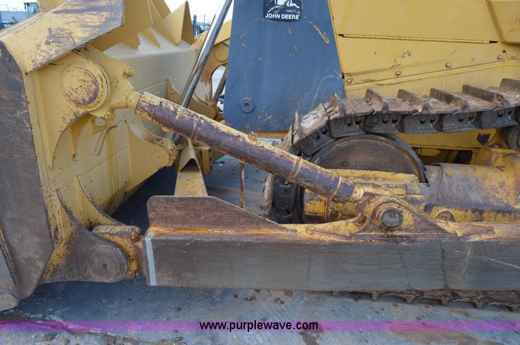 image for item H2951 2001 John Deere 1050C dozer