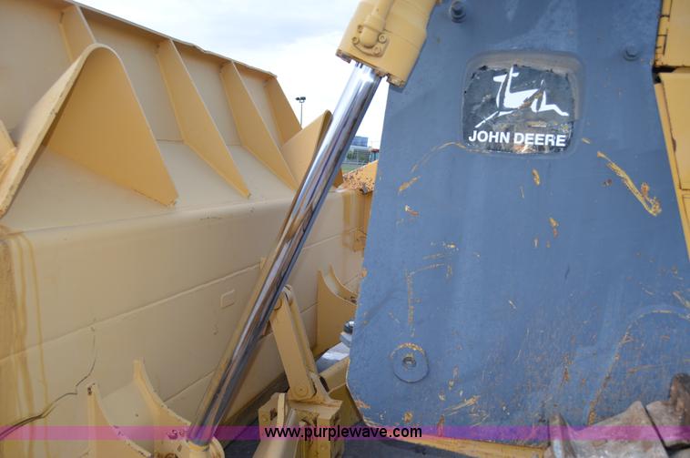 image for item H2951 2001 John Deere 1050C dozer