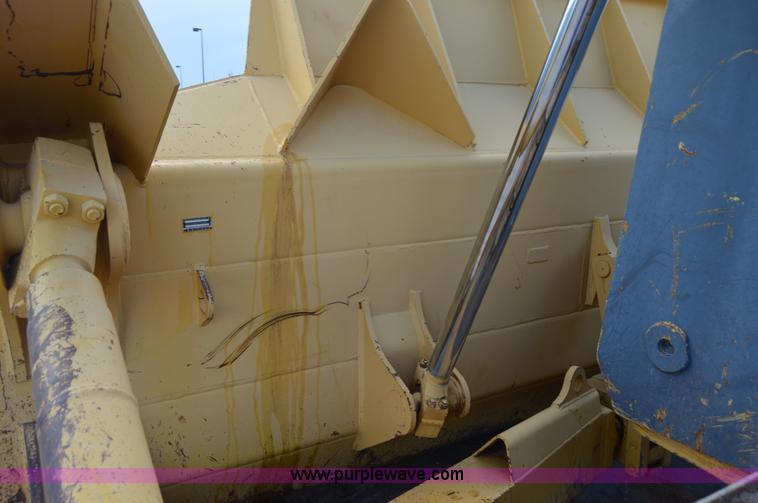 image for item H2951 2001 John Deere 1050C dozer