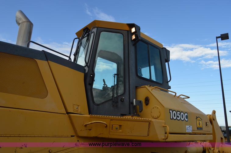 image for item H2951 2001 John Deere 1050C dozer