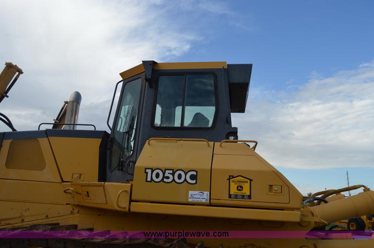 image for item H2951 2001 John Deere 1050C dozer