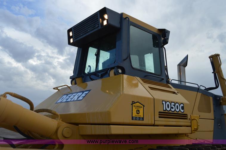 image for item H2951 2001 John Deere 1050C dozer