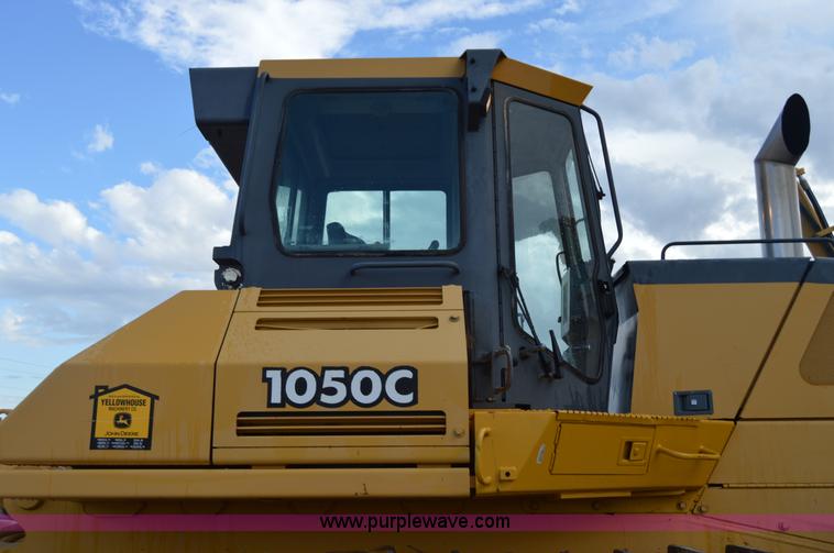 image for item H2951 2001 John Deere 1050C dozer