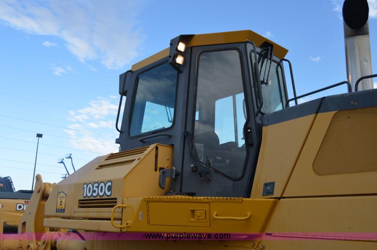 image for item H2951 2001 John Deere 1050C dozer