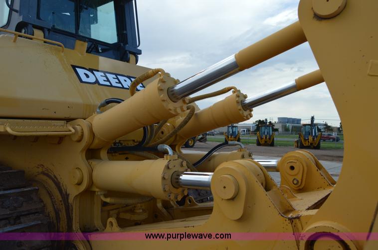 image for item H2951 2001 John Deere 1050C dozer