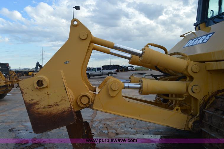 image for item H2951 2001 John Deere 1050C dozer