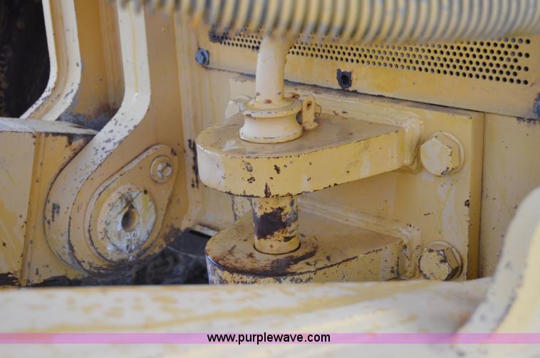 image for item H2951 2001 John Deere 1050C dozer