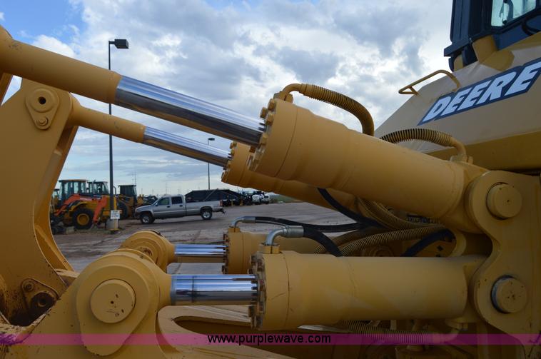 image for item H2951 2001 John Deere 1050C dozer