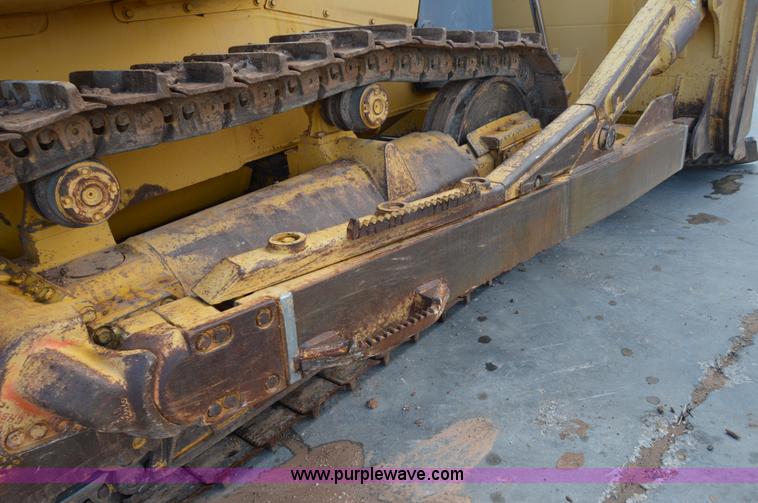image for item H2951 2001 John Deere 1050C dozer