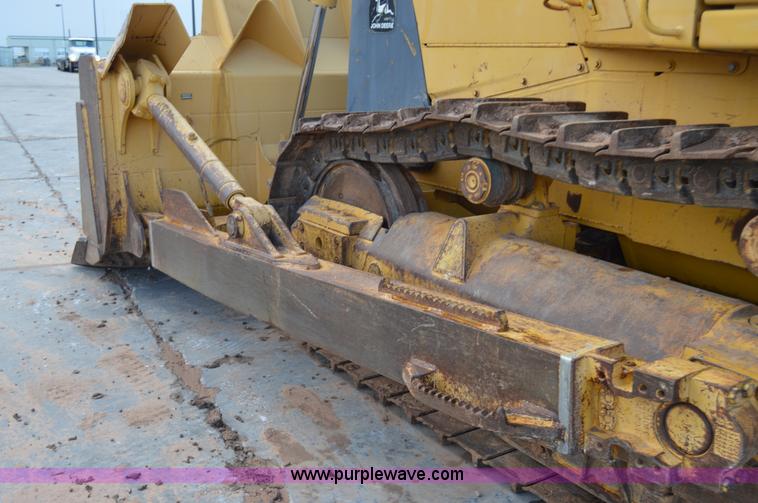 image for item H2951 2001 John Deere 1050C dozer