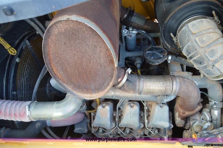 image for item H2951 2001 John Deere 1050C dozer