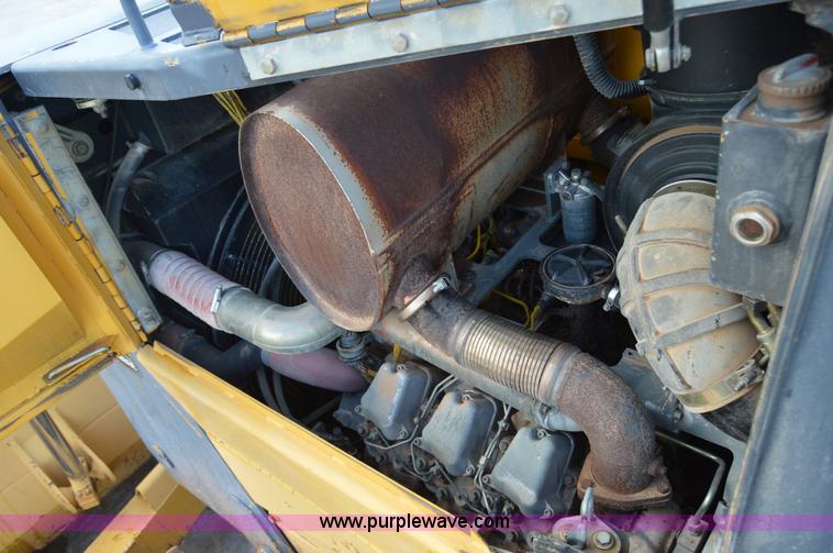 image for item H2951 2001 John Deere 1050C dozer